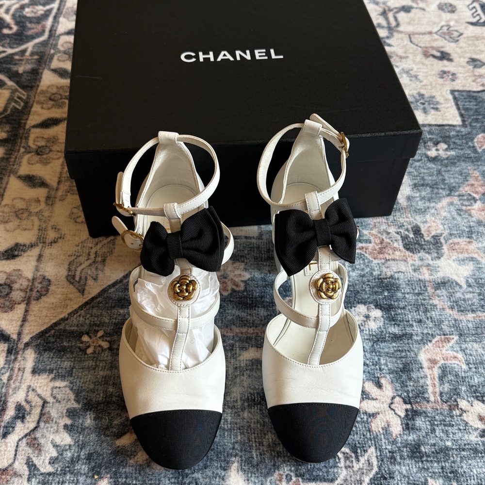 Authentic Chanel Camelia Lambskin & Grosgrain T-Strap Mary Jane Pumps size 37 - Picture 4 of 17